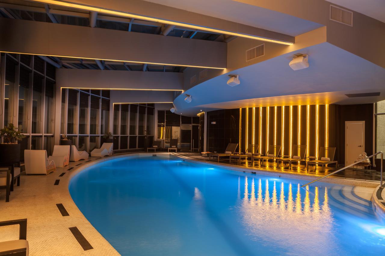 Hotel Las Americas Golden Tower Panama Dış mekan fotoğraf The pool at the hotel